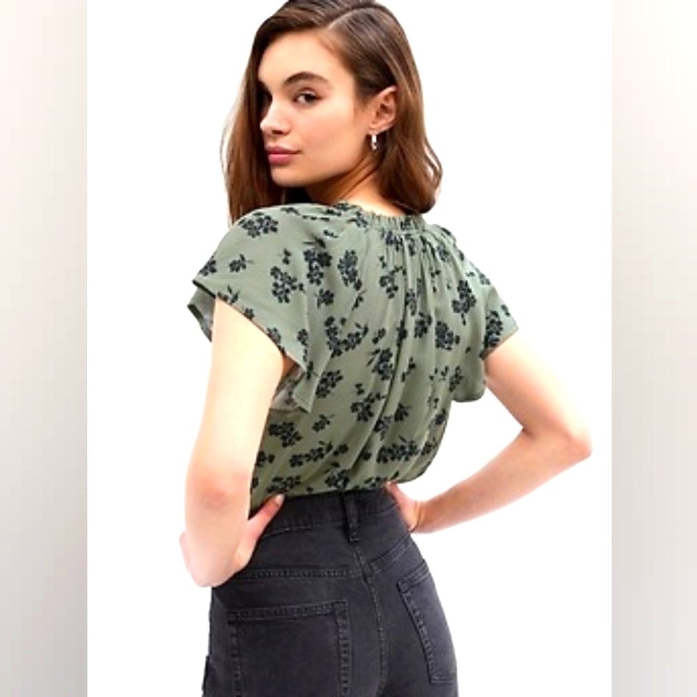 Gap Relaxed Split Neck Floral Green Top